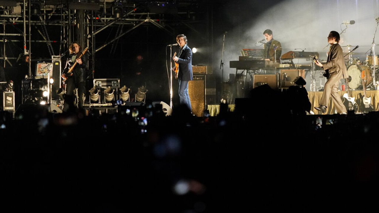 Arctic Monkeys στην Ελλάδα: Εξαντλήθηκαν σε 5 λεπτά τα early bird εισιτήρια
